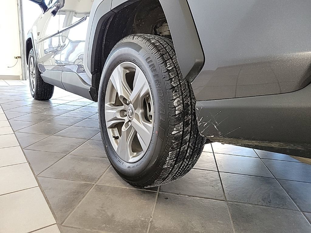 Used 2024 Toyota RAV4 LE AWD/4WD image 16