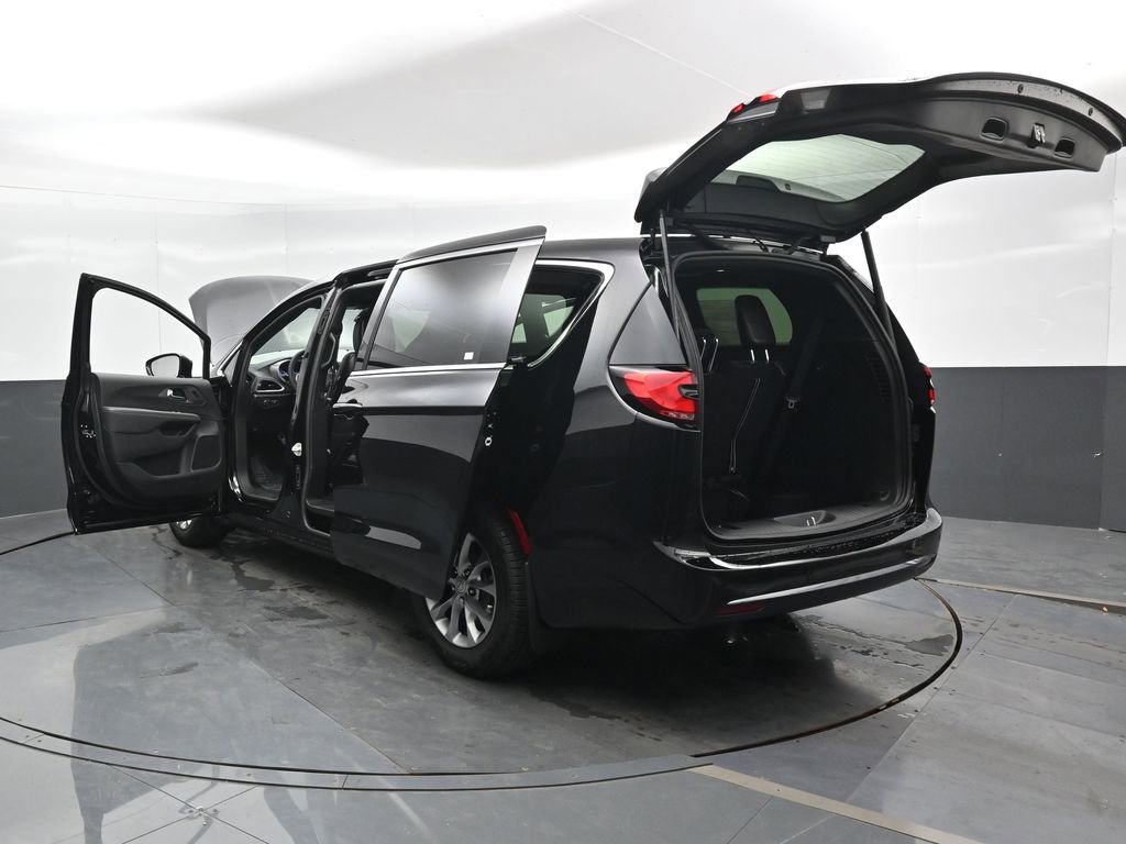 New 2026 Chrysler Pacifica Select image 48