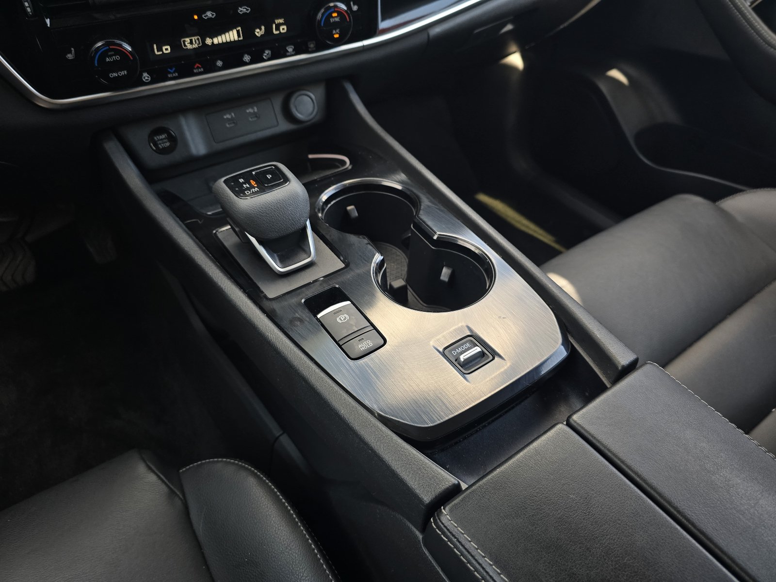 Certified 2025 Nissan Rogue SL w/ Tech Package FWD image 17