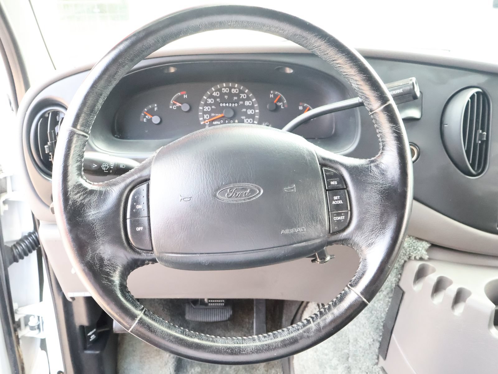 Used 2000 Ford E-150 and Econoline 150 RWD image 32