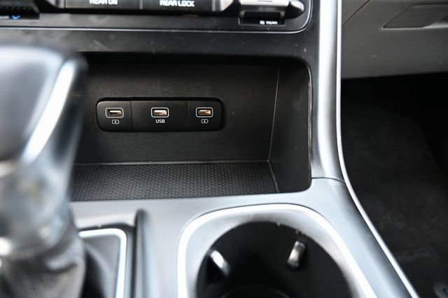 Used 2022 Kia Carnival LX image 21