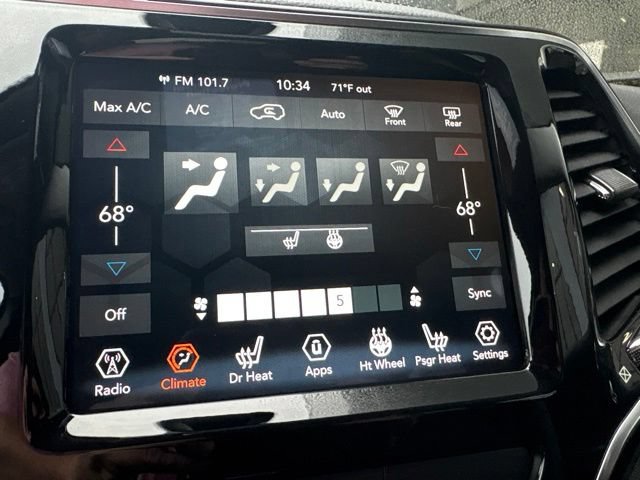Used 2019 Jeep Cherokee Limited AWD/4WD image 12