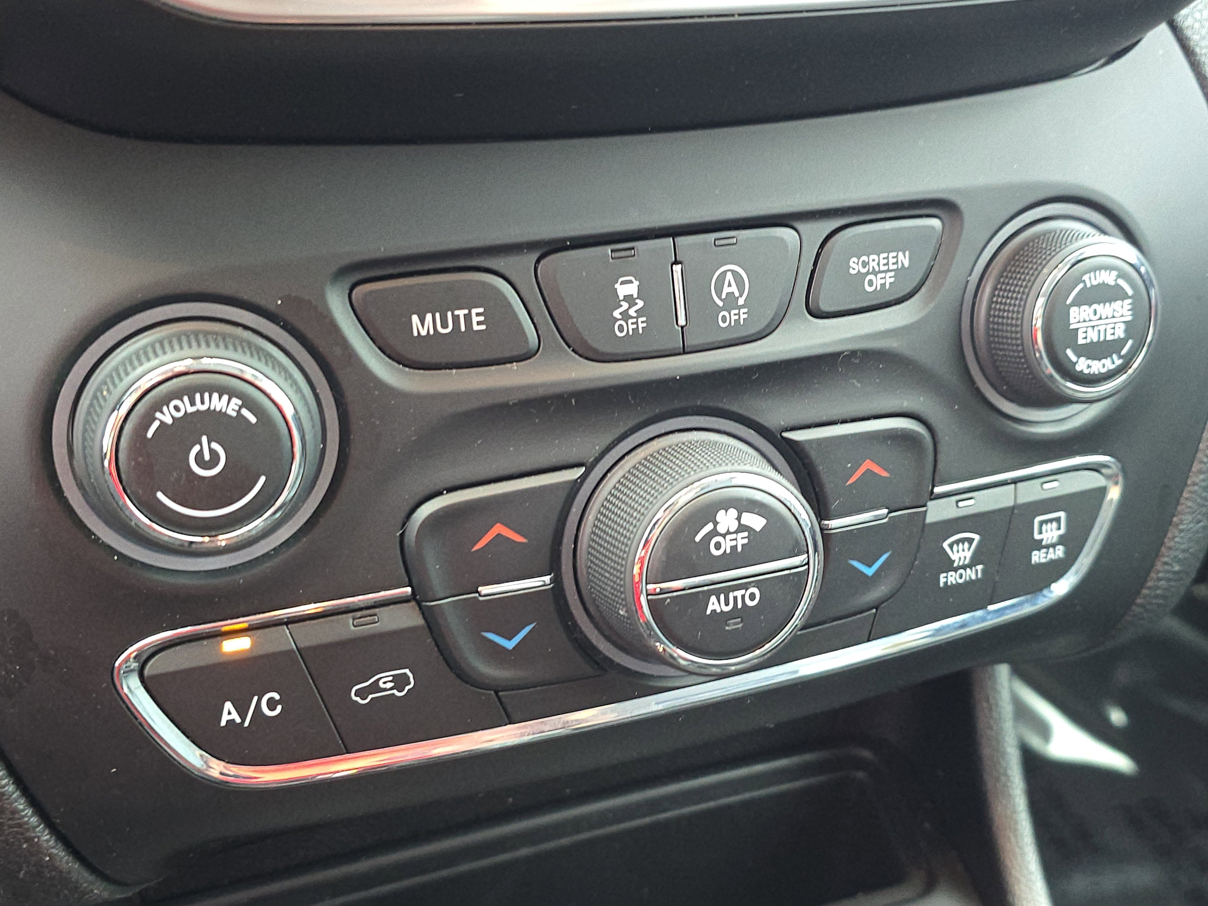 Used 2021 Jeep Cherokee Limited w/ Elite Package image 23