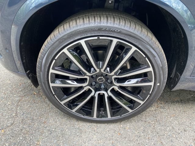 New 2026 Volvo XC90 B5 Plus AWD/4WD image 9