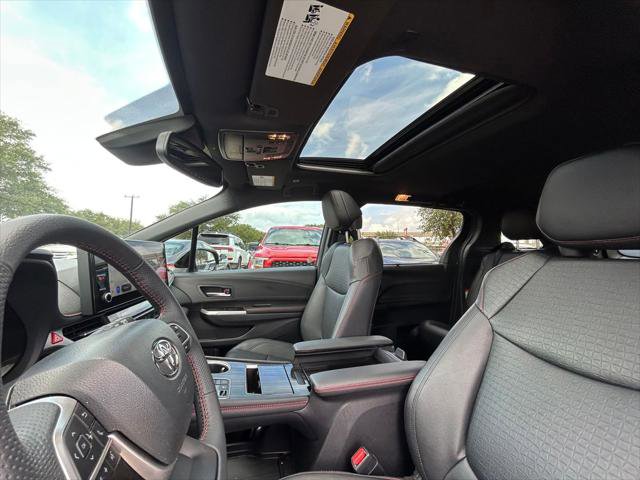 Certified 2025 Toyota Sienna XSE image 12