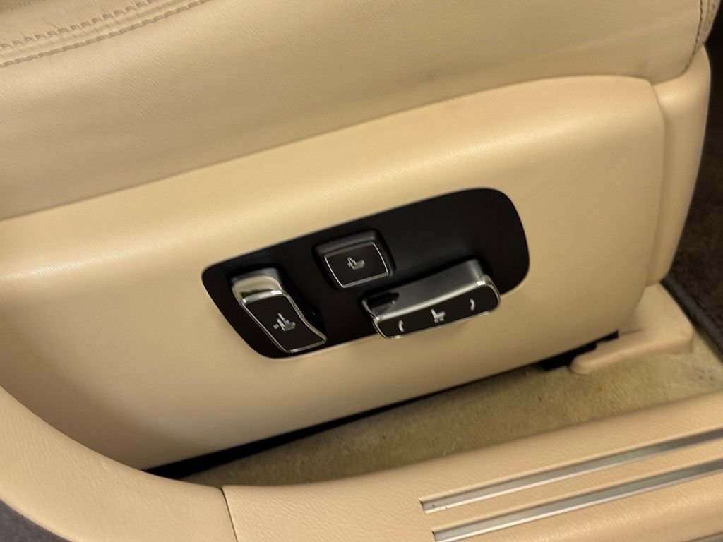 Used 2013 Lexus LS 460 AWD w/ Comfort Pkg image 34