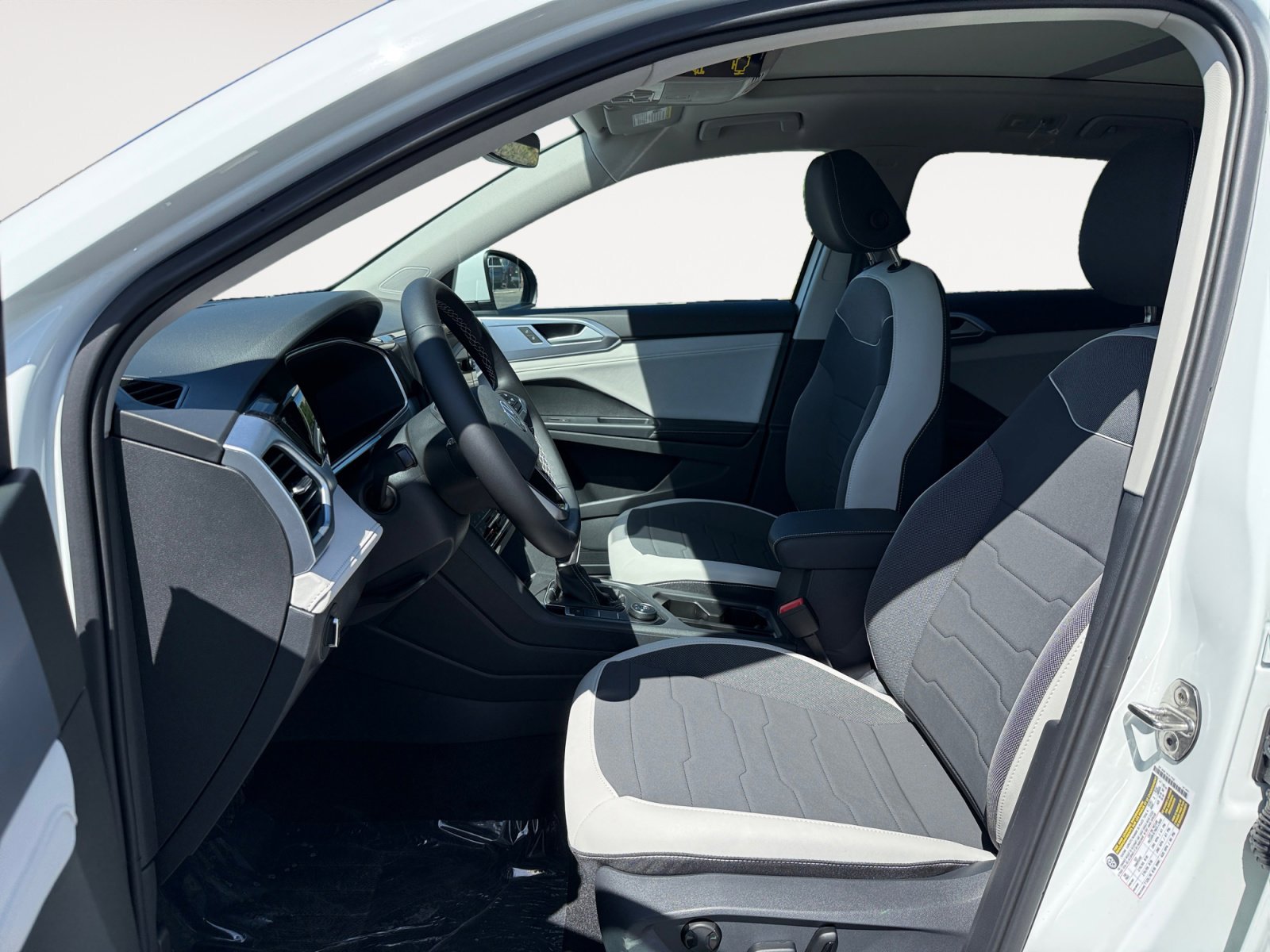 New 2026 Volkswagen Taos SE AWD/4WD image 10