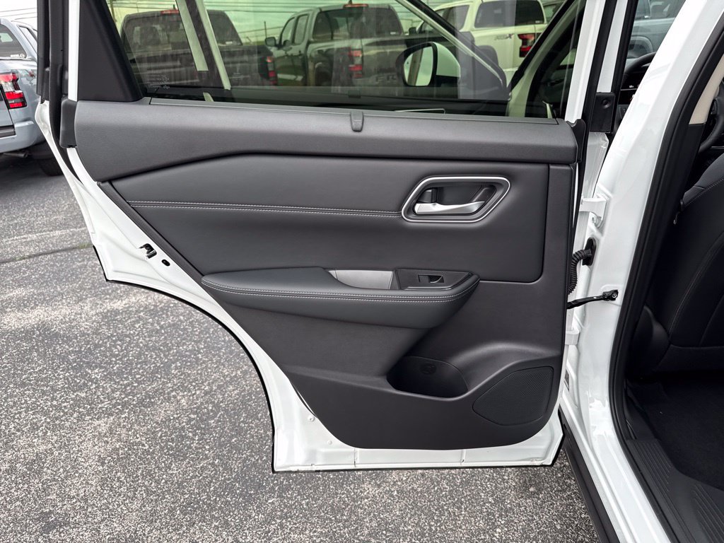 New 2026 Nissan Rogue Platinum w/ Platinum Premium Package AWD/4WD image 12
