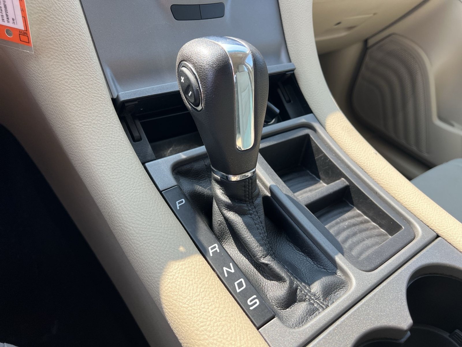 Used 2015 Ford Taurus SE FWD image 21