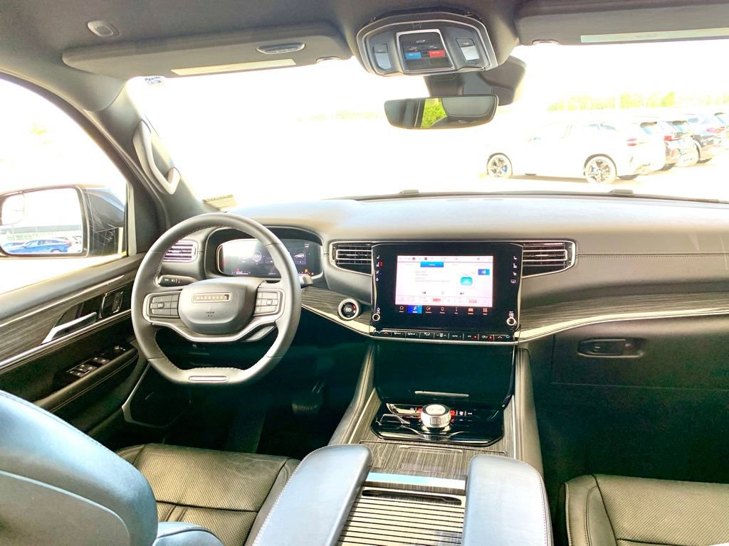 Used 2022 Jeep Wagoneer Series II AWD/4WD image 30