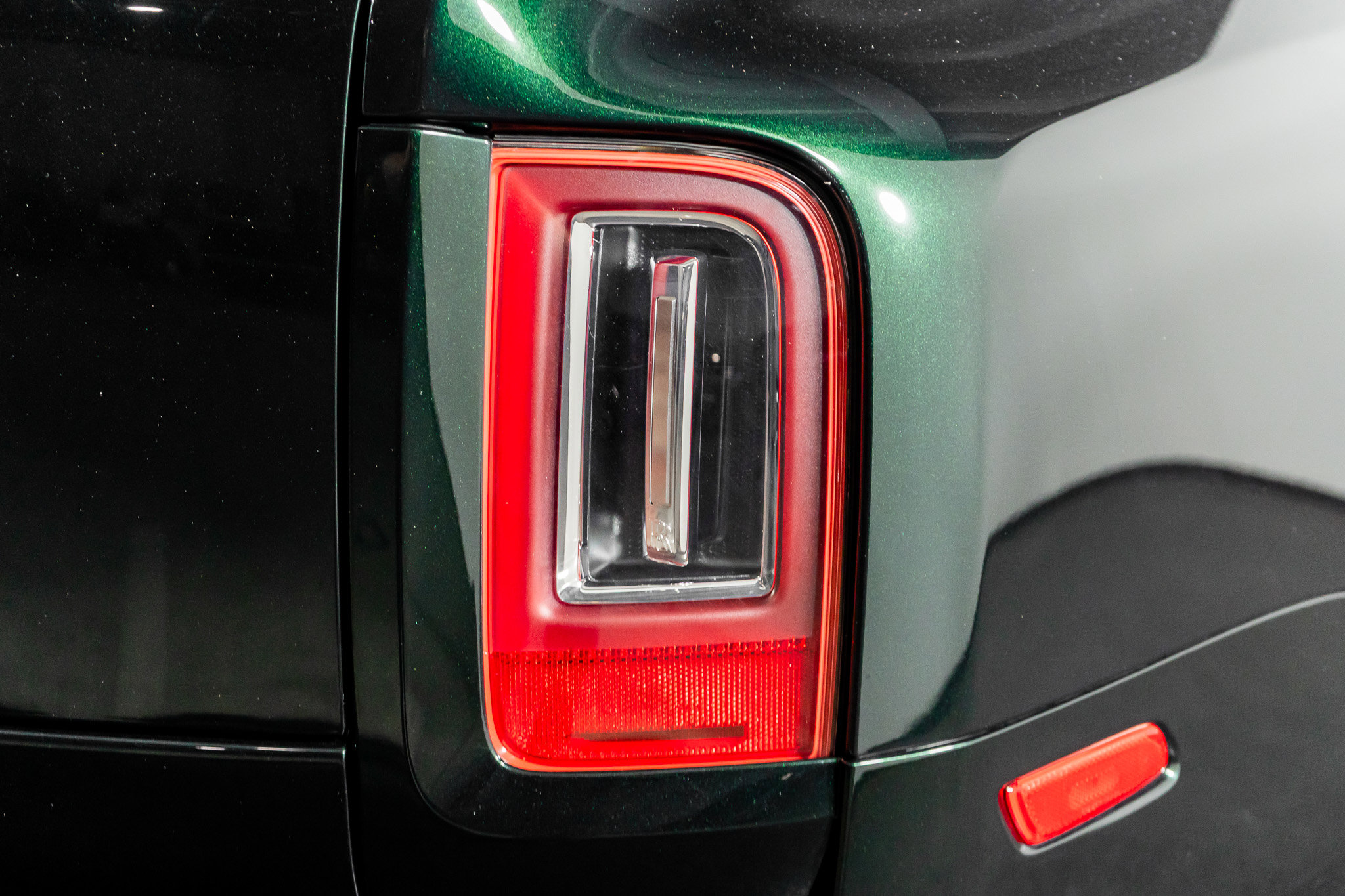 Used 2023 Rolls-Royce Cullinan w/ Cullinan Package image 36