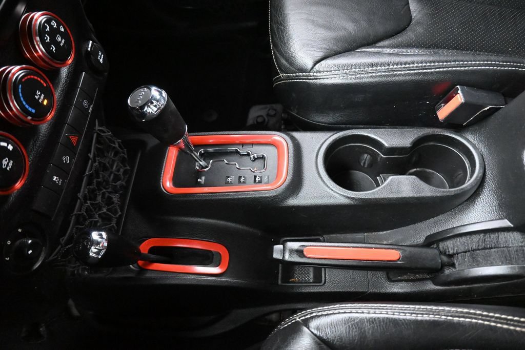 Used 2016 Jeep Wrangler Unlimited Rubicon w/ Connectivity Group AWD/4WD image 19