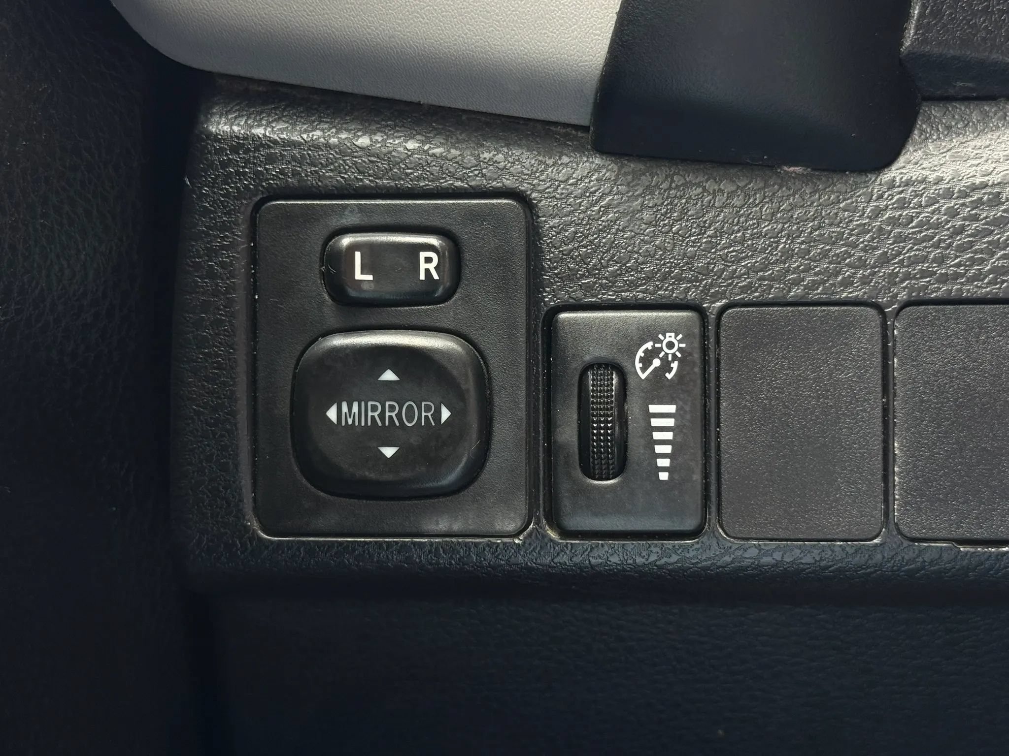 Used 2017 Toyota Corolla LE FWD image 19