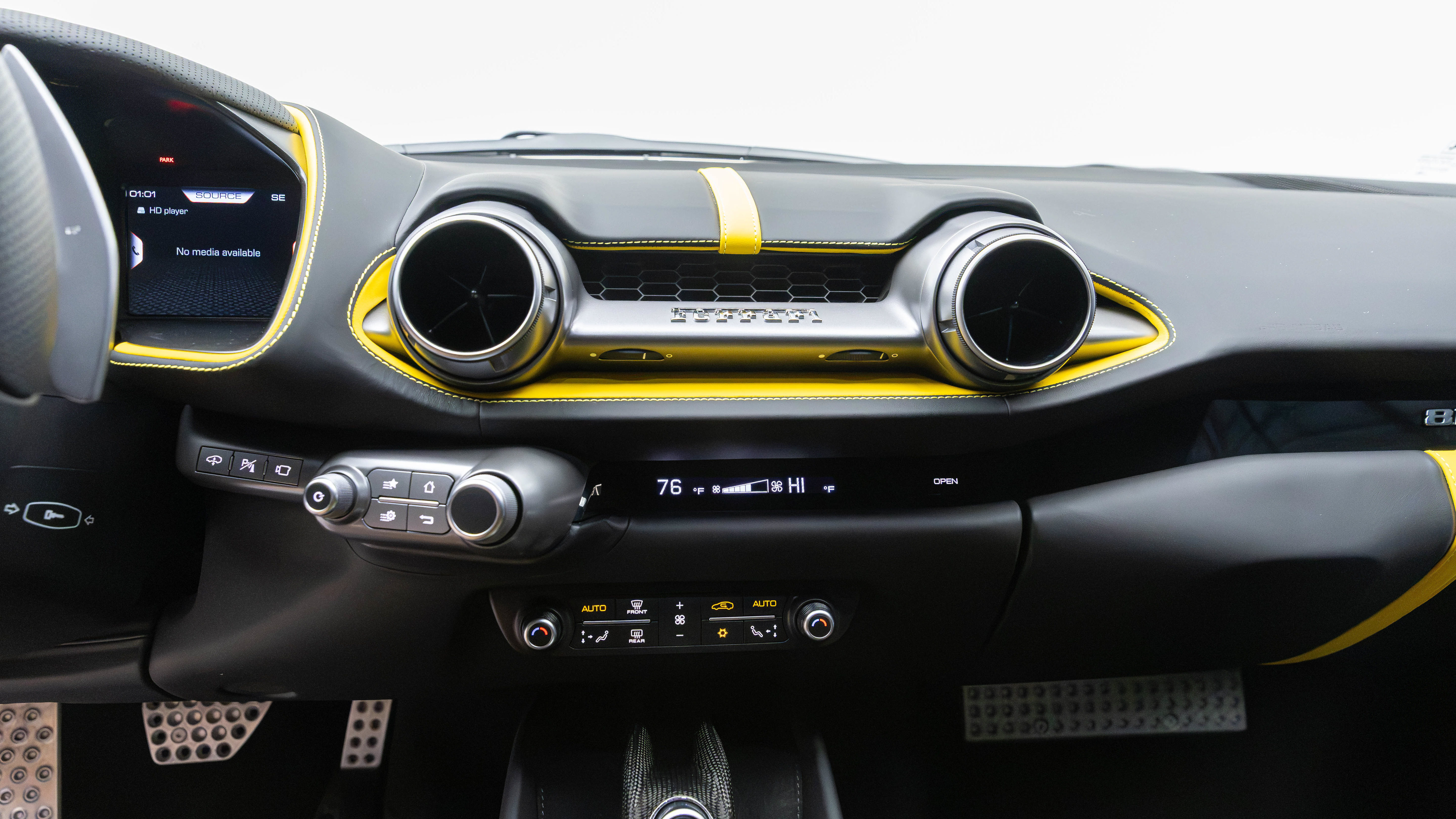 Used 2020 Ferrari 812 Superfast RWD image 31