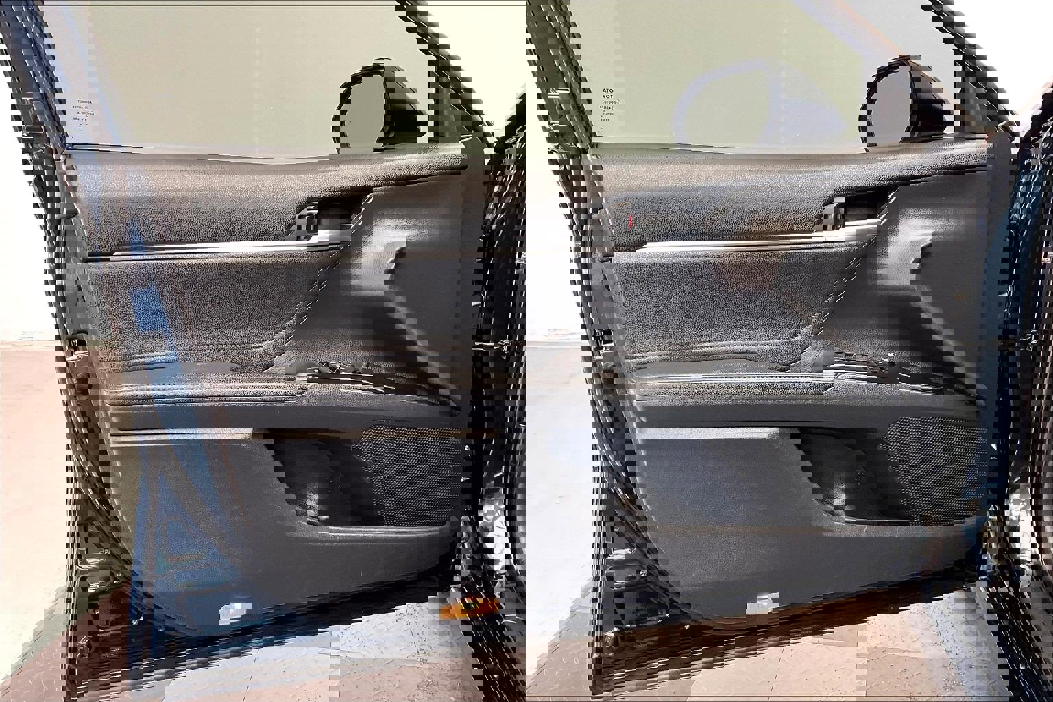 Used 2018 Toyota Camry XLE image 25