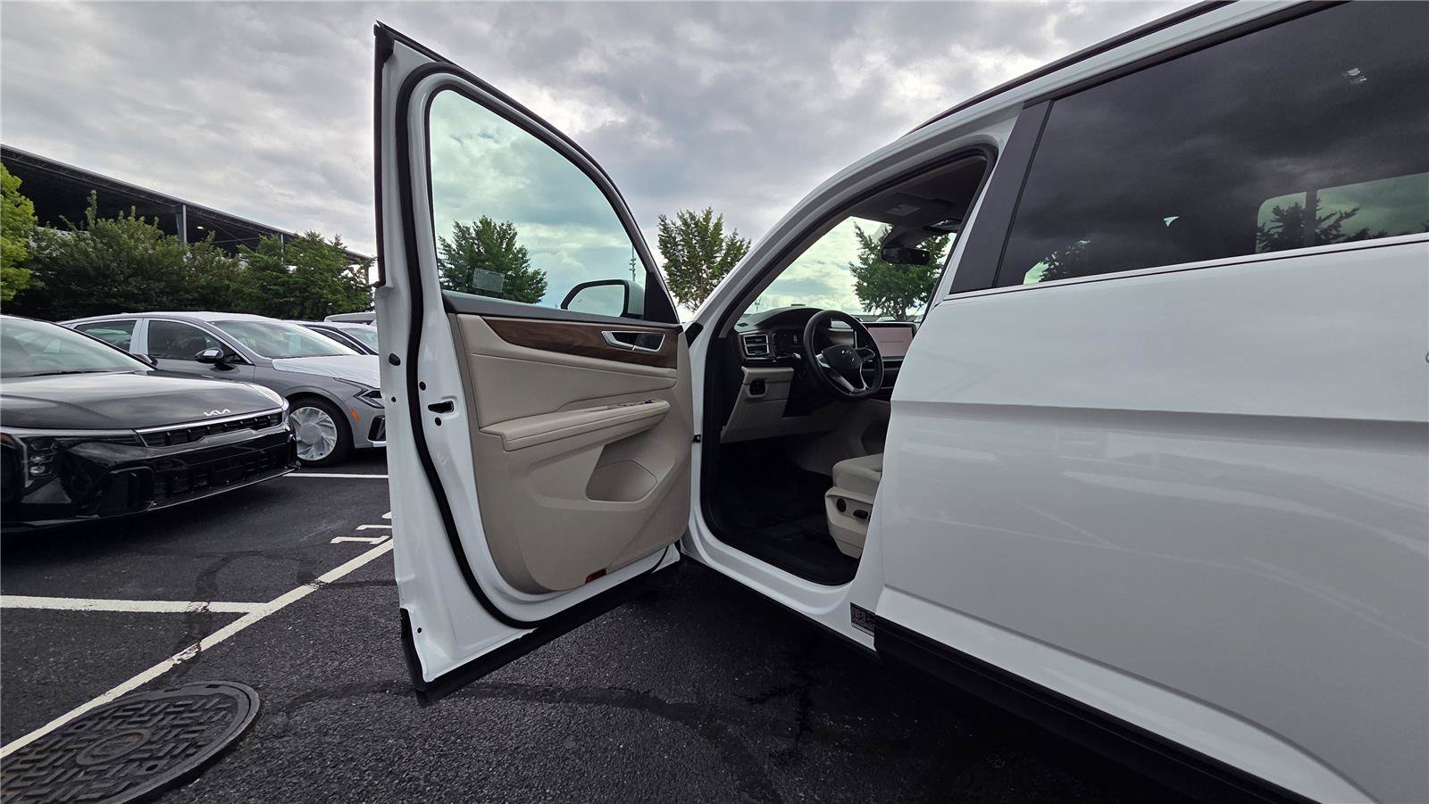 Certified 2026 Volkswagen Atlas SE AWD/4WD image 12