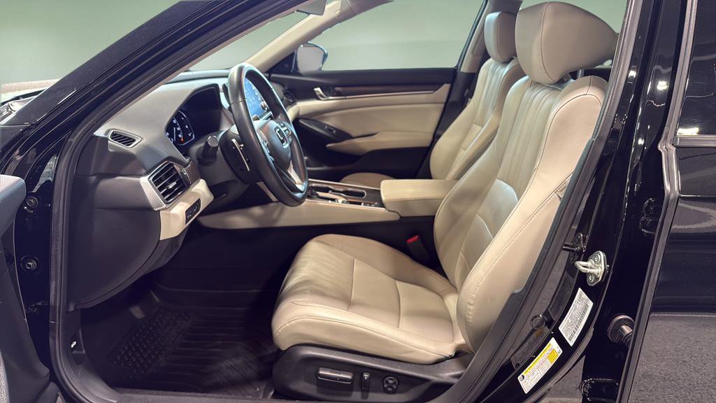 Used 2018 Honda Accord Touring image 11