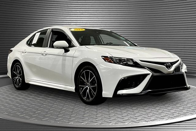 Used 2023 Toyota Camry SE FWD image 3