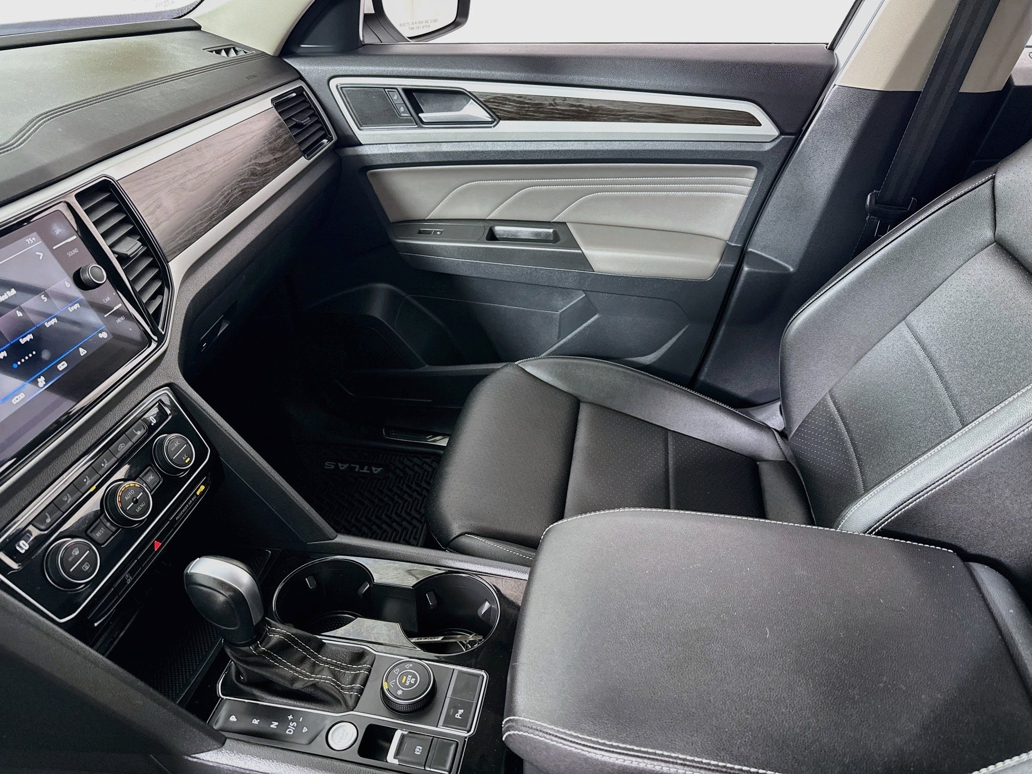 Used 2023 Volkswagen Atlas SE w/ Black Wheel Package AWD/4WD image 24
