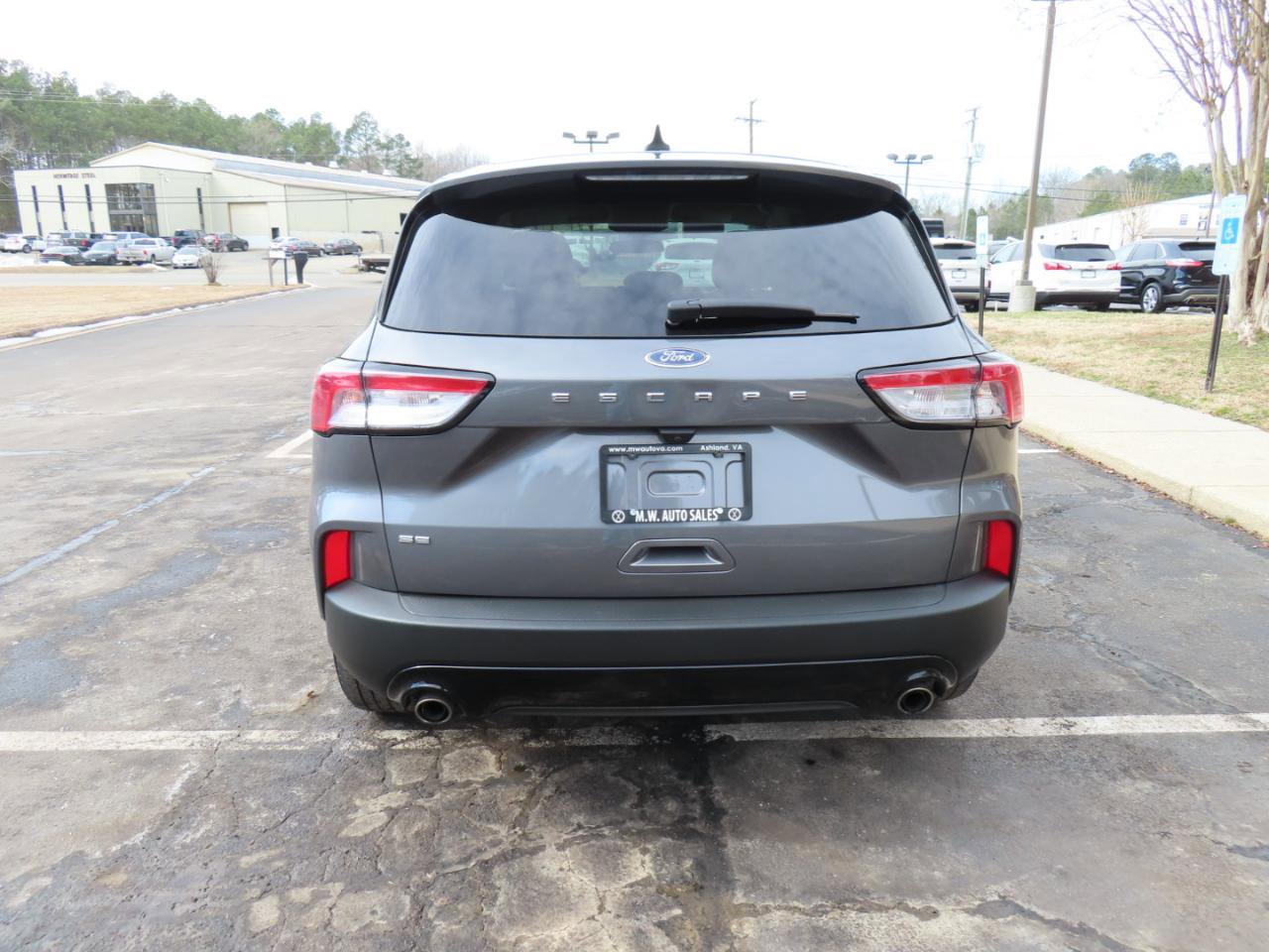 Used 2022 Ford Escape SE w/ SE Sport Appearance Package FWD image 6