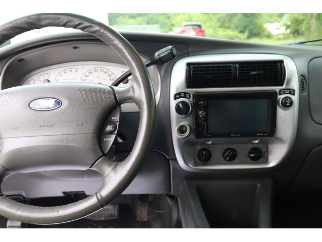 Used 2004 Ford Explorer Sport Trac 4x4 image 9