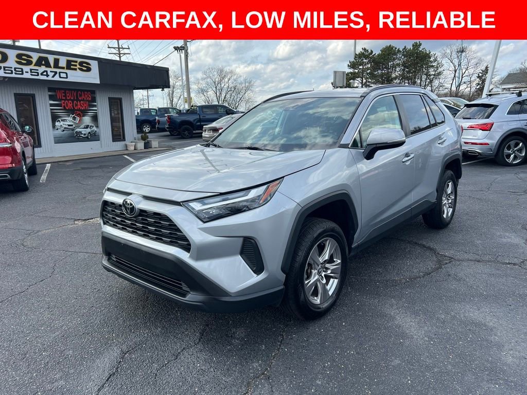 Used 2022 Toyota RAV4 XLE AWD/4WD image 2