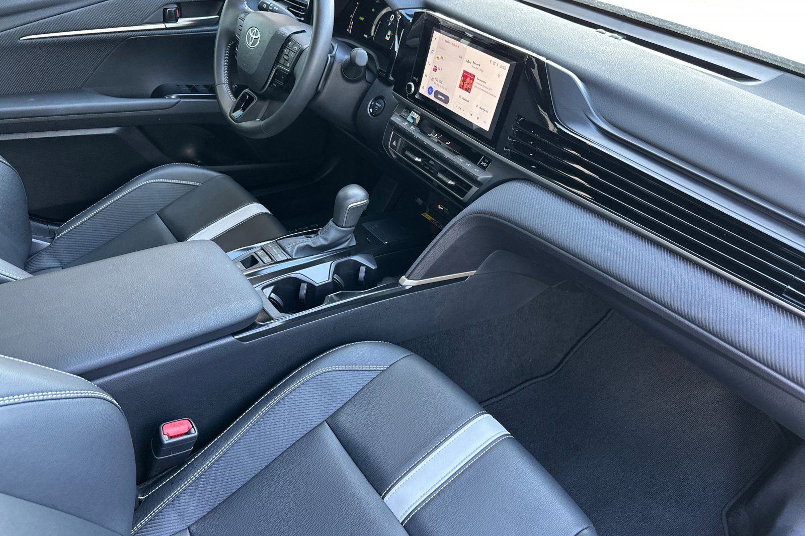 Used 2025 Toyota Camry SE image 16
