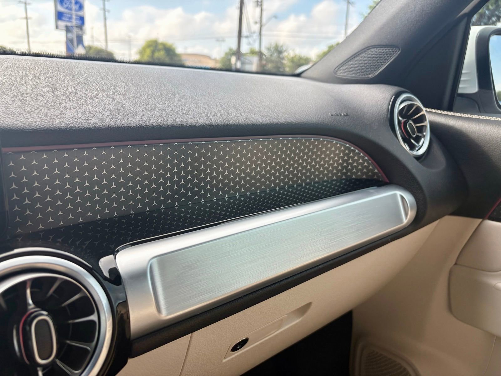Used 2025 Mercedes-Benz GLB 250 image 19