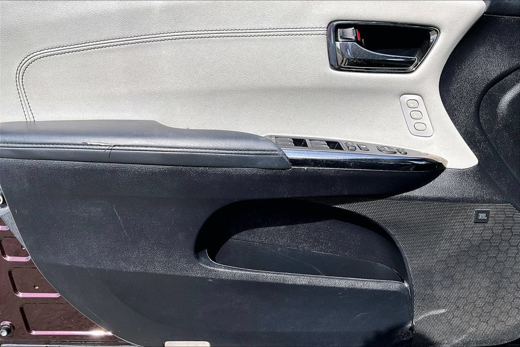 Used 2017 Toyota Avalon Limited w/ Carpet Mat Package FWD image 21