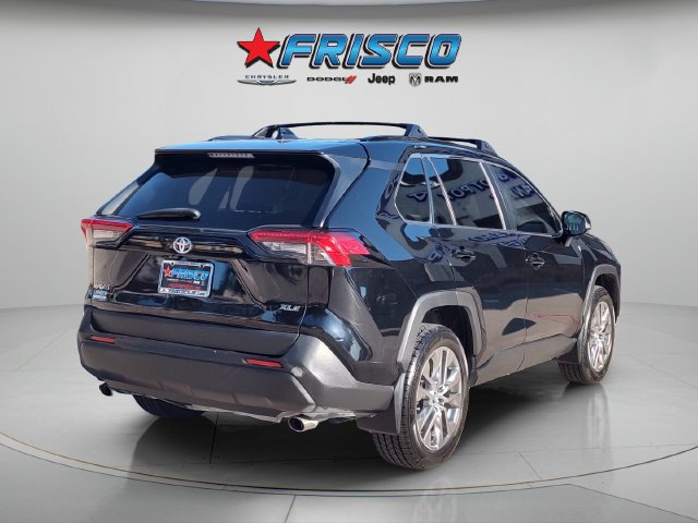 Used 2019 Toyota RAV4 XLE Premium FWD image 3