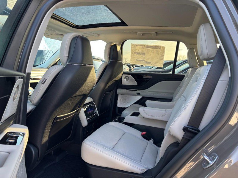 New 2026 Lincoln Aviator Reserve AWD/4WD image 11