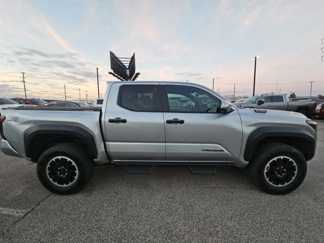 Used 2025 Toyota Tacoma TRD Off-Road image 31