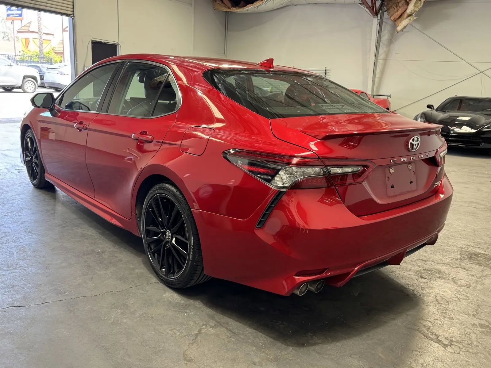 Used 2022 Toyota Camry XSE w/ Carpet Mat Package (TMS) FWD image 2