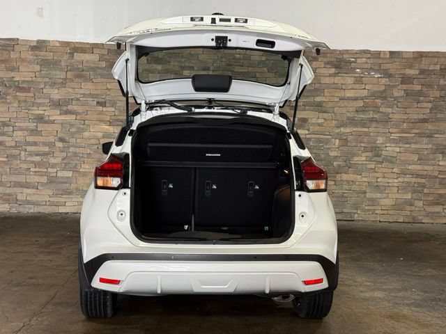Used 2023 Nissan Kicks SR w/ SR Premium Package FWD image 8
