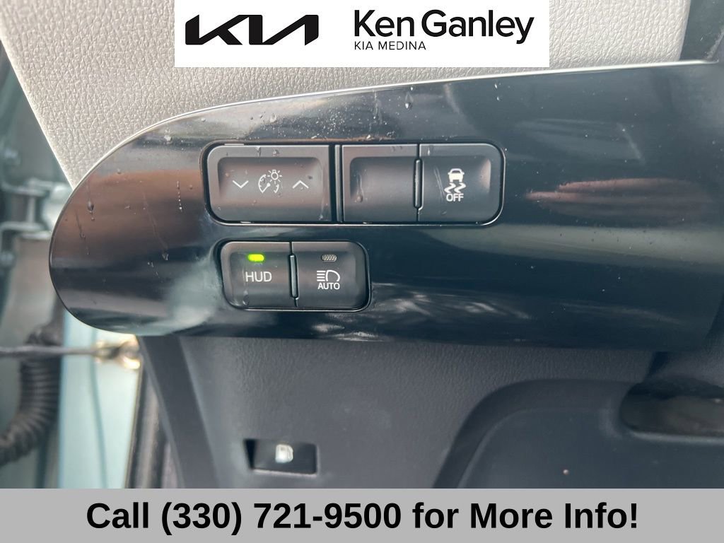 Used 2016 Toyota Prius Four w/ Advanced Technology Package image 29