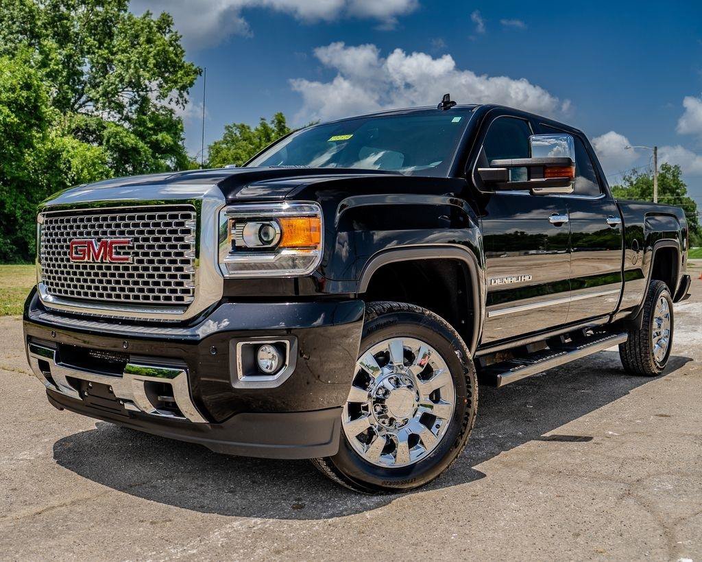 Used 2016 GMC Sierra 2500 Denali w/ Duramax Plus Package AWD/4WD image 7