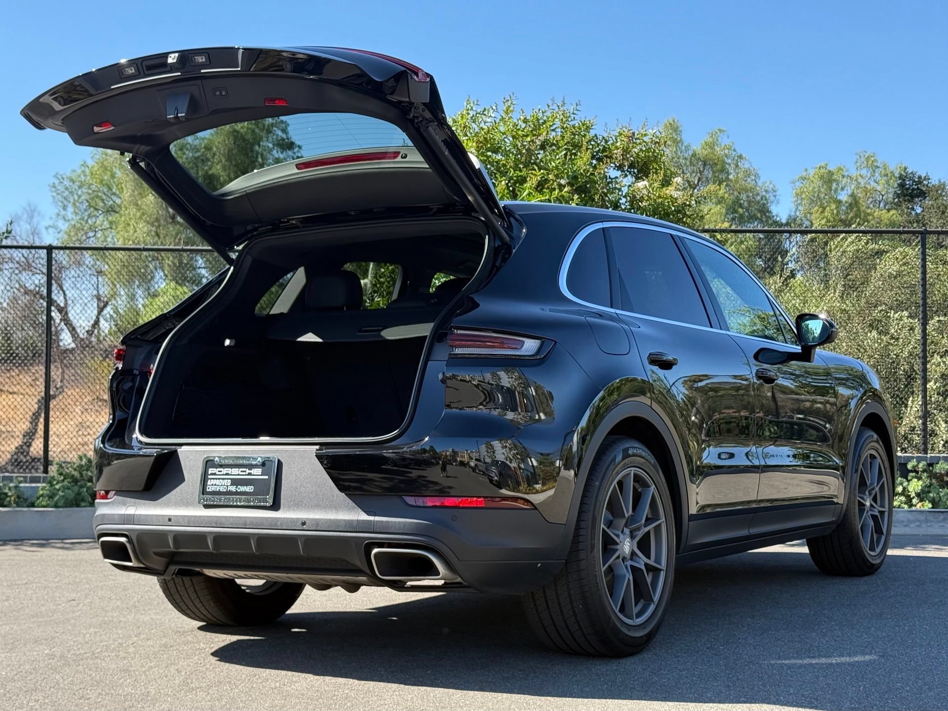Certified 2024 Porsche Cayenne AWD/4WD image 30