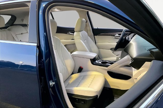 Used 2023 Buick Envision Avenir AWD/4WD image 20