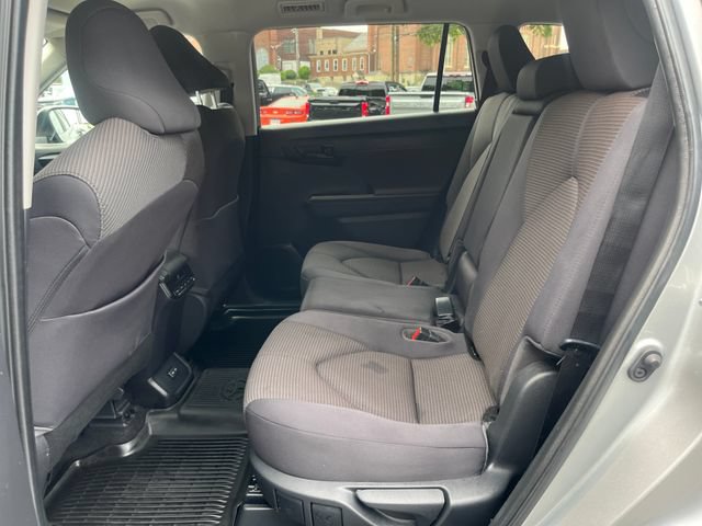 Used 2023 Toyota Highlander LE FWD image 23