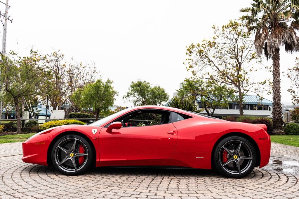 Used 2015 Ferrari 458 Italia Coupe RWD image 9