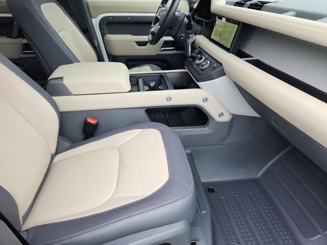 Used 2024 Land Rover Defender 110 X-Dynamic SE AWD/4WD image 3