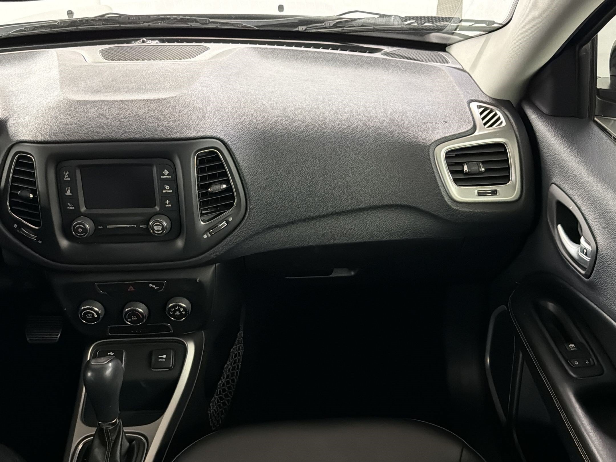 Used 2017 Jeep Compass Latitude w/ Safe & Security Group FWD image 27