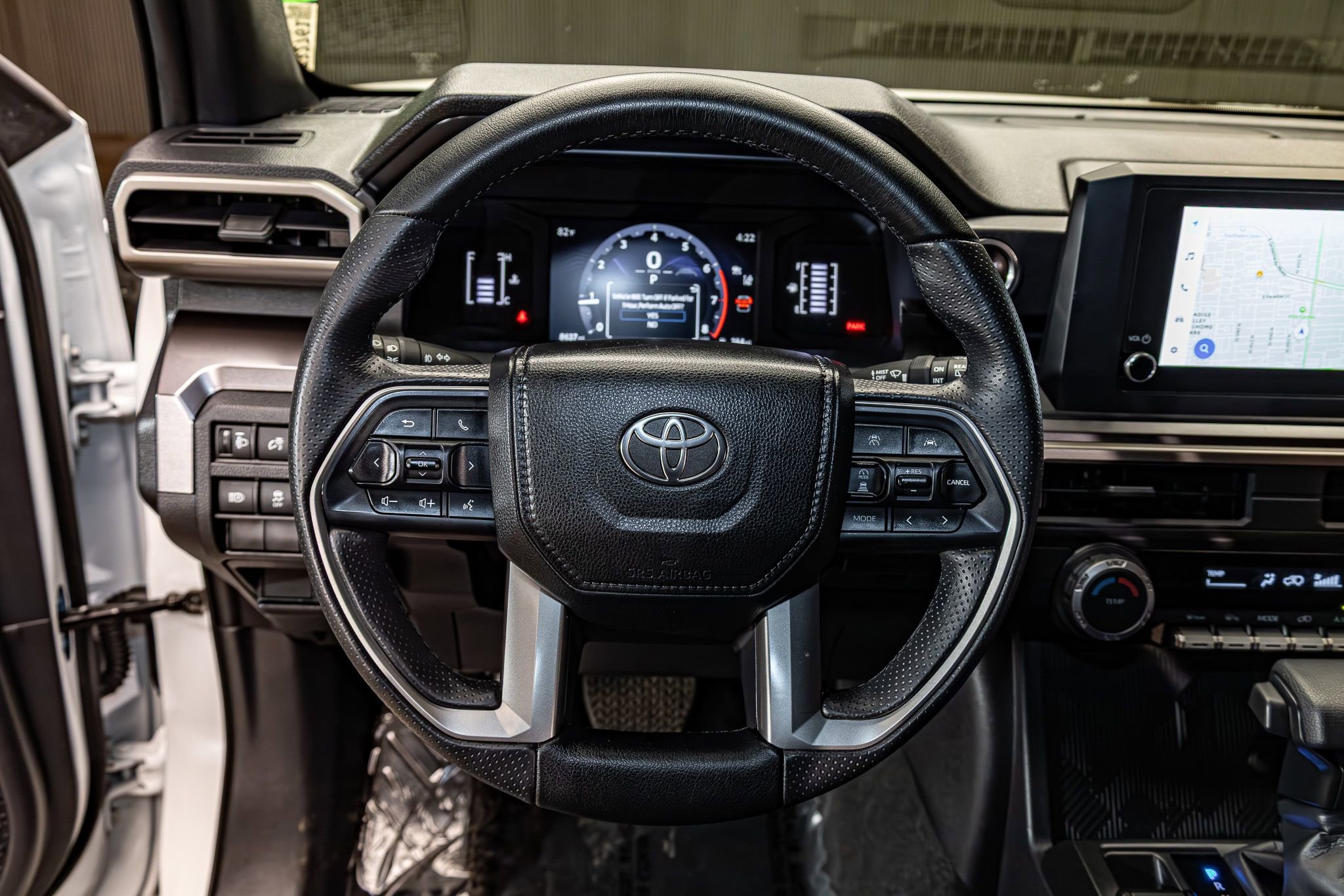 Used 2025 Toyota 4Runner SR5 AWD/4WD image 17