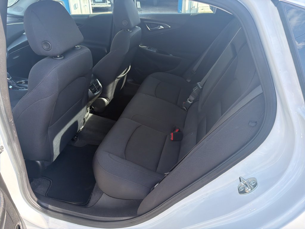 Used 2025 Chevrolet Malibu LT FWD image 14