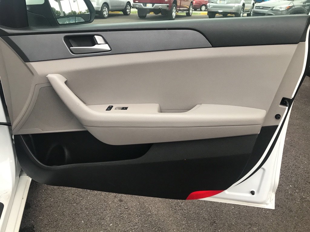 Used 2017 Hyundai Sonata SE FWD image 25