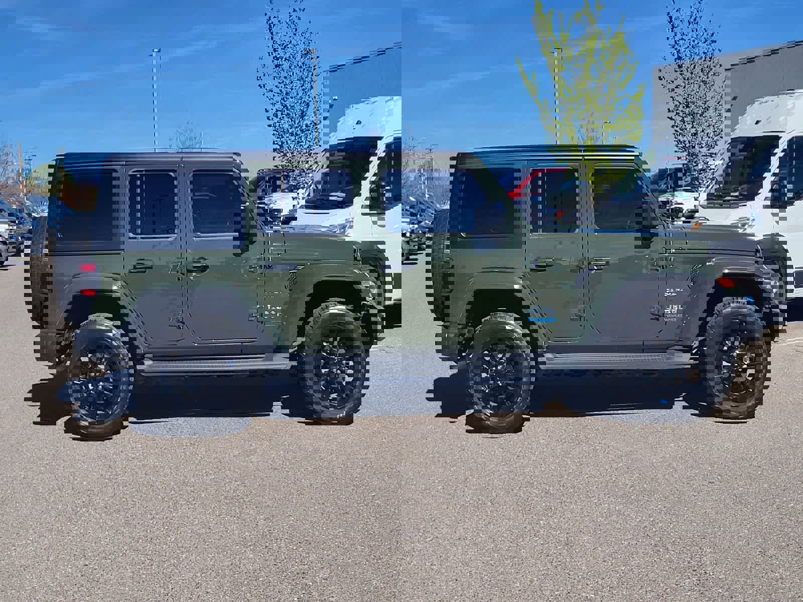 Used 2022 Jeep Wrangler Unlimited Sahara w/ Cold Weather Group image 4