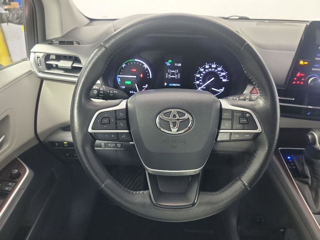 Used 2021 Toyota Sienna XLE image 23