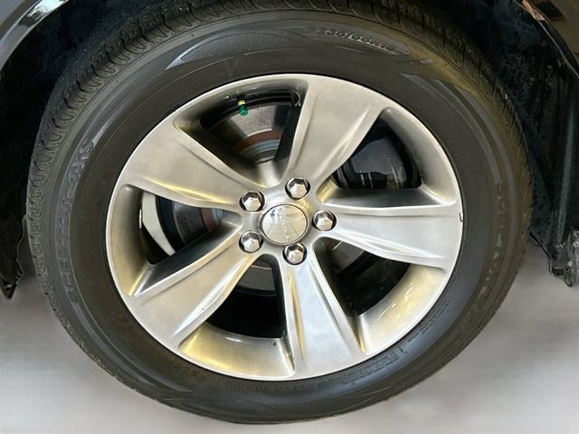 Used 2015 Dodge Challenger SXT RWD image 29