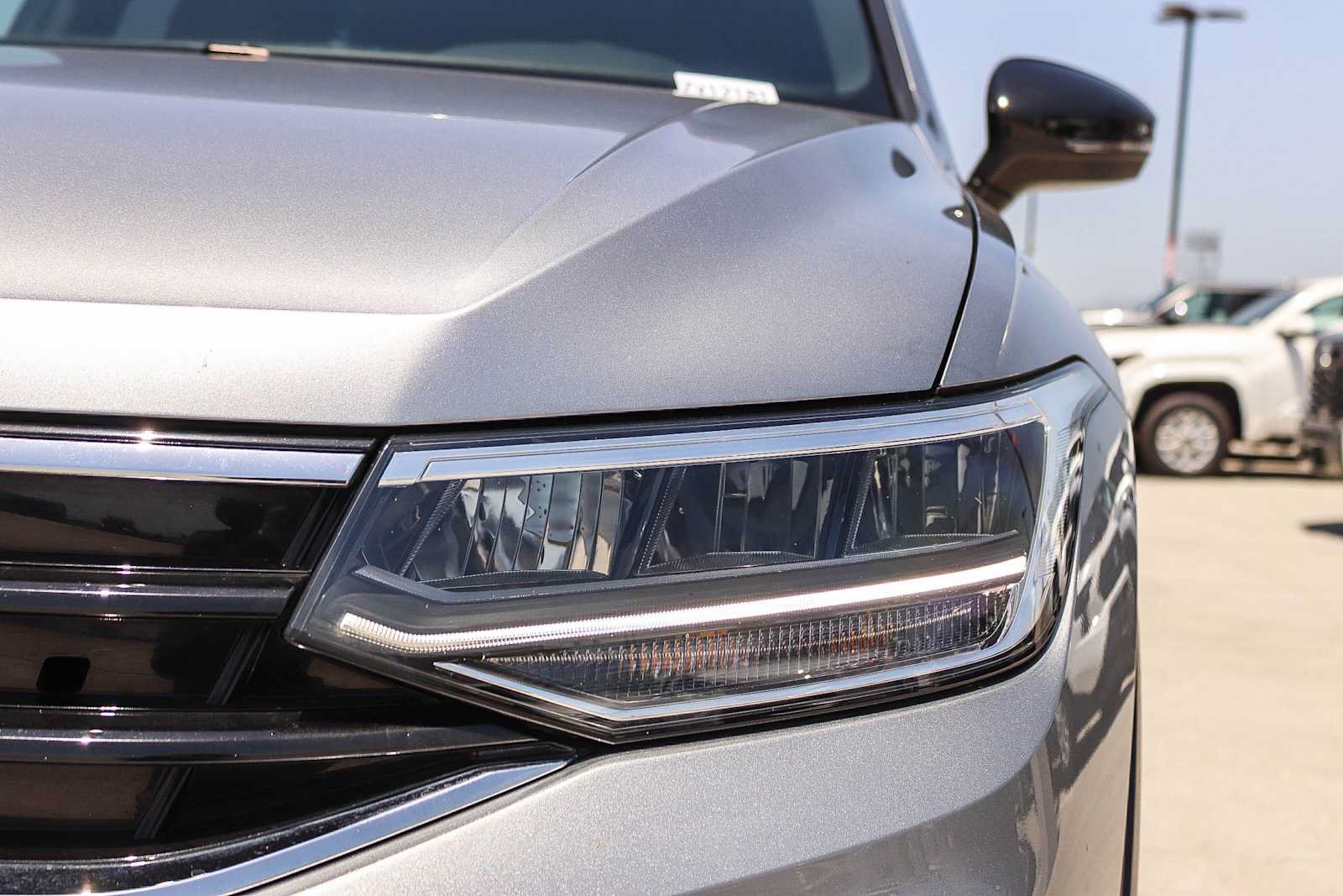 Certified 2023 Volkswagen Tiguan SE R-Line FWD image 7