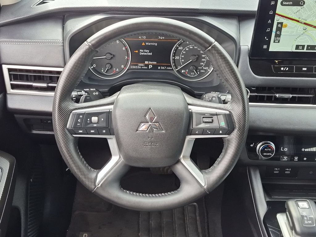 Used 2025 Mitsubishi Outlander SE AWD/4WD image 23